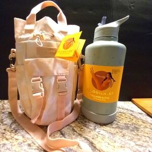 Nwt. BLOGILATES.INSULATED BOTTLE and SLING